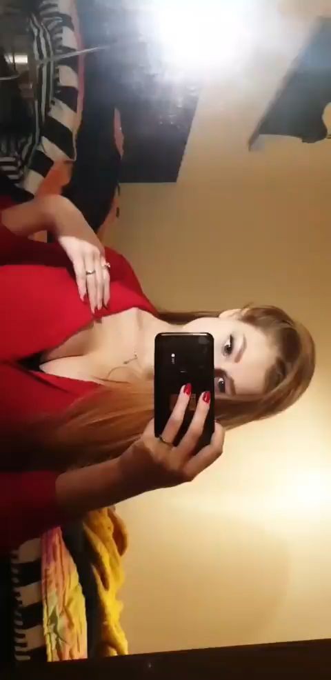 Katerina Soria Showing Her Boobs thumbnail