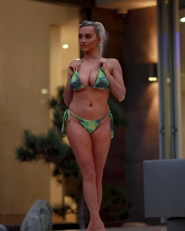 Lindsey Pelas Showing her Sexy Body