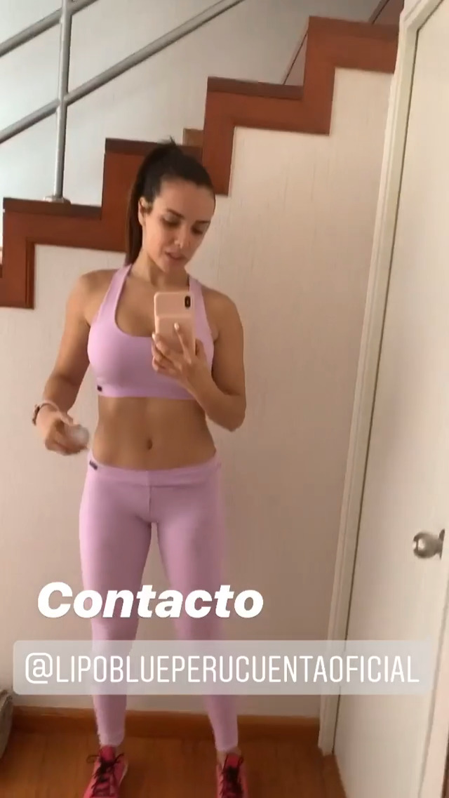 rosangelaeslo showing herself