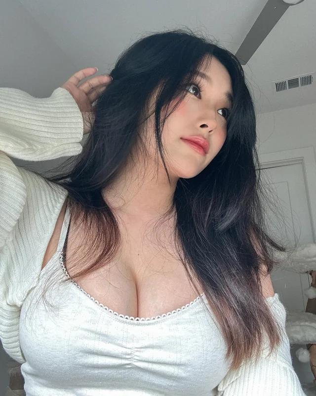 Hyoon See Through Photos