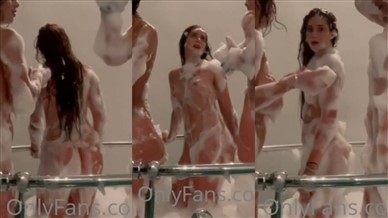 Emarrb Soapy Bath Nude Video