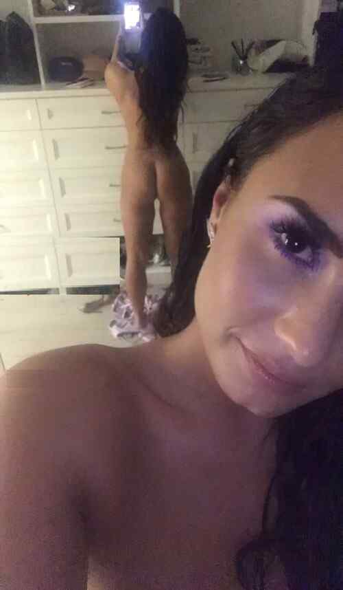 Demi Lovato Nude Sexy Photos