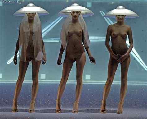 Leah De Wavrin Nude Sexy Photos