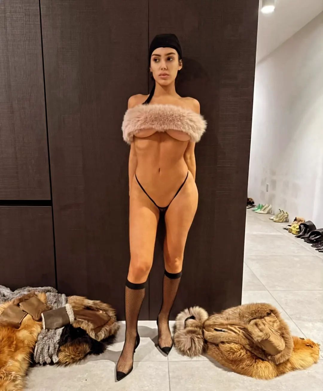 Bianca Censori (10)