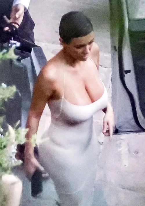 Bianca Censori Nude Sexy Photos
