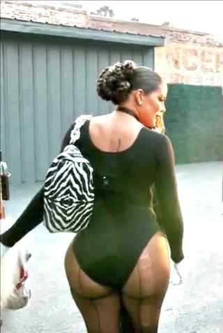 Khloe Kardashian Nude Sexy Photos