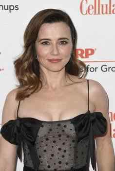 Linda Cardellini Beautiful Sexy Photos