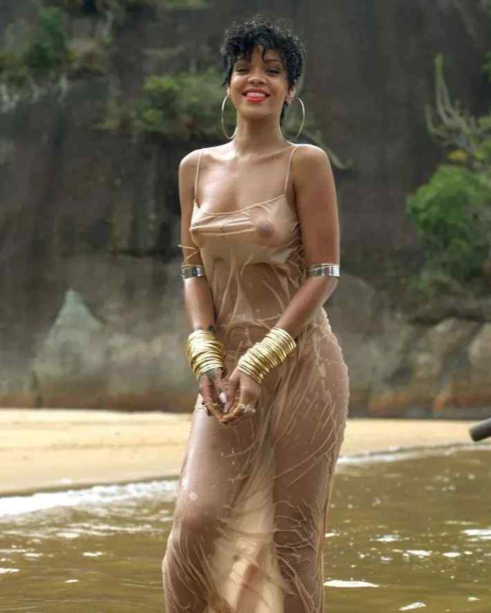Rihanna Nude Sexy Photos
