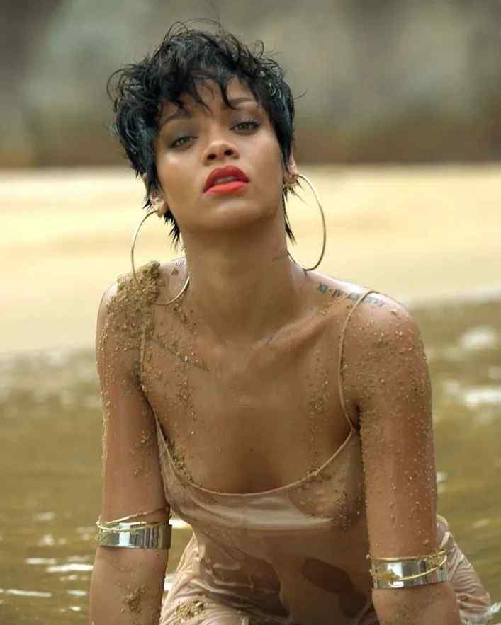 Rihanna Nude Sexy Photos