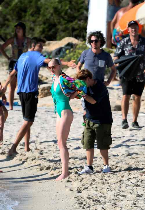 Sophie Turner Nude Sexy Photos