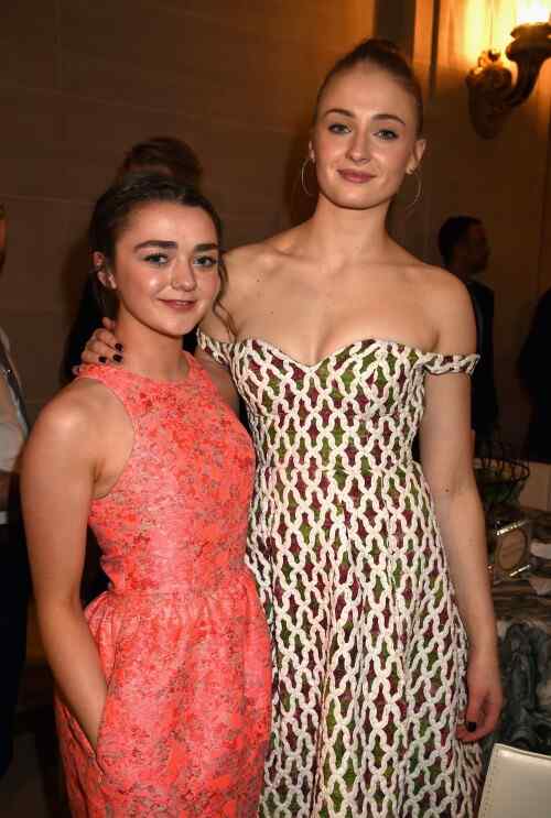 Sophie Turner Nude Sexy Photos
