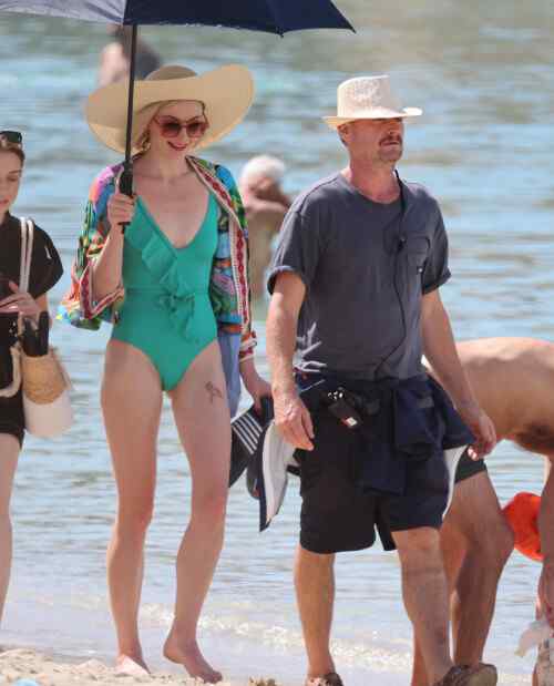 Sophie Turner Nude Sexy Photos
