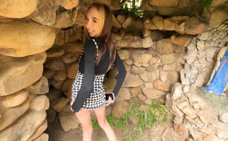 Southern Belle Breezy Bri Sucks Dick In A Public Park