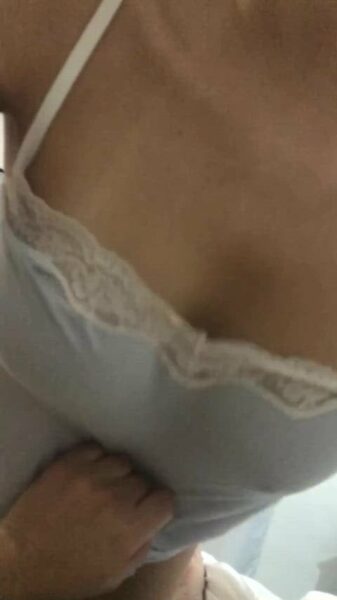 No bra, no problem! Amateur Porn Sex Video Leaked