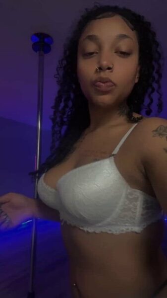 AyanaWinkler Showing Her Ass Nude Video leaked – 1