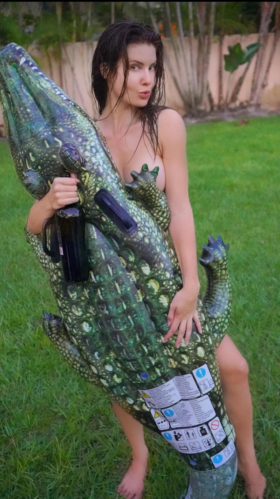 Amanda Cerny – Youtuber Onlyfans Girl Nude Sexy Photos Leaked