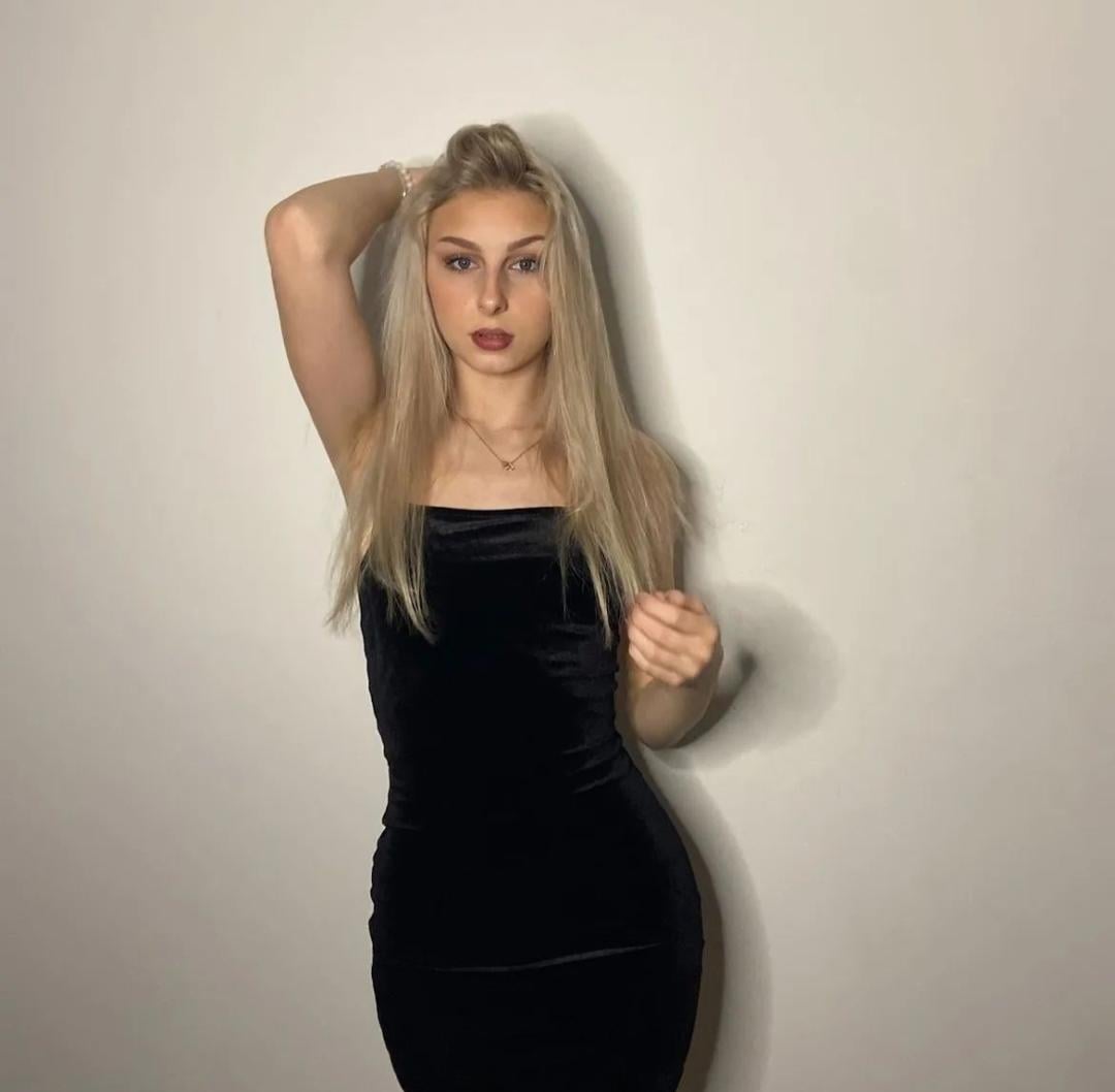 Blondesupergirll (allciaravy – Onlyfans Girl Nude Sexy Photos Leaked –