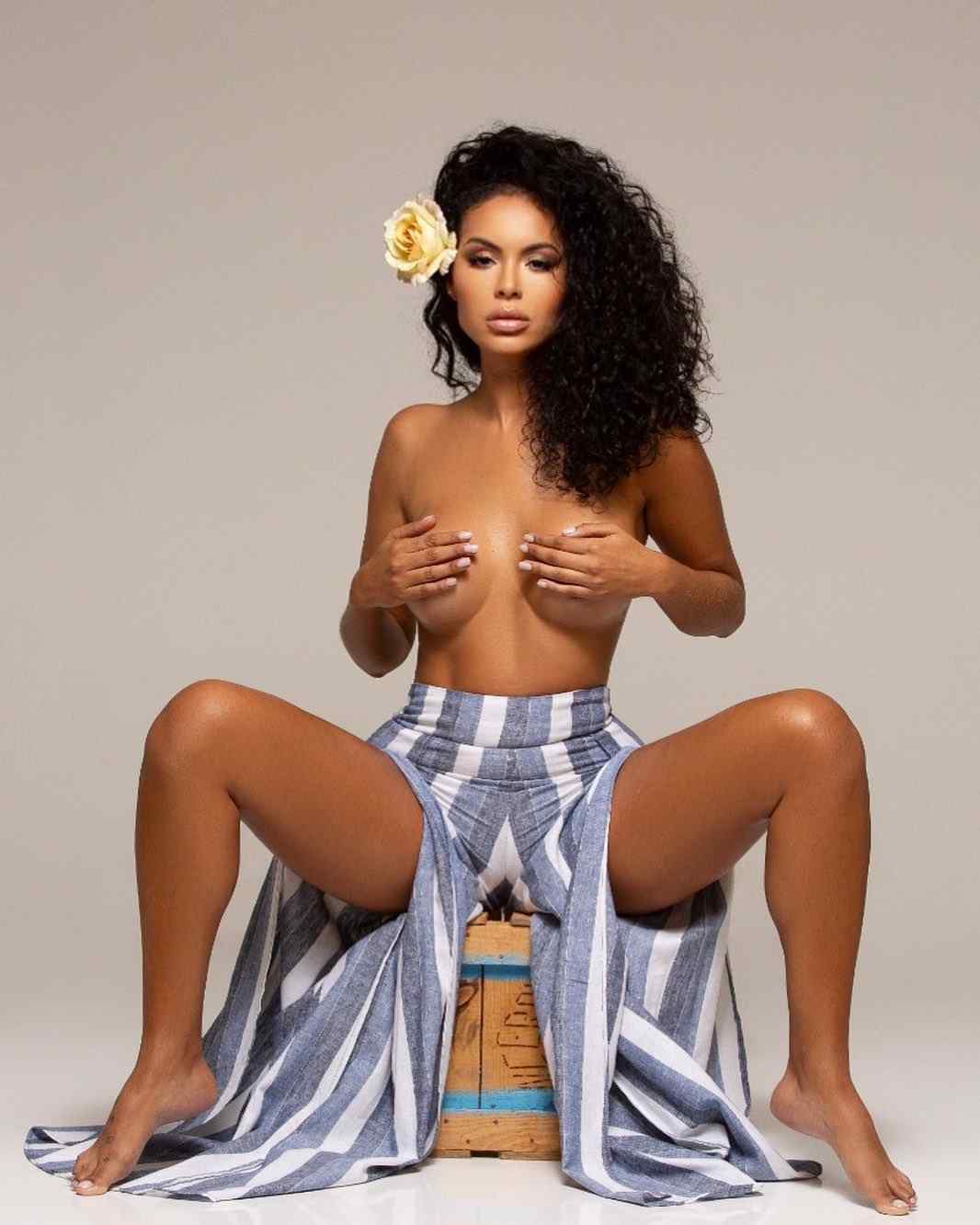 Aline Bernardes Nude See Through Video and Photos