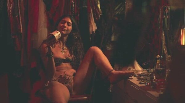 Tainá Medina super hot nude body in brazilian series Fim