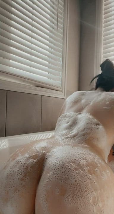 Emily Lynne – Would you lick the bubbles off my