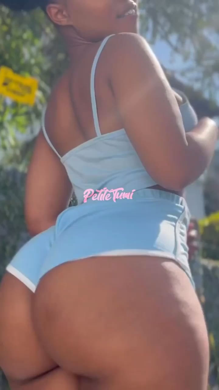 Tumi (@petitetumi) on Insta – Onlyfans Girl Nude Sexy Video