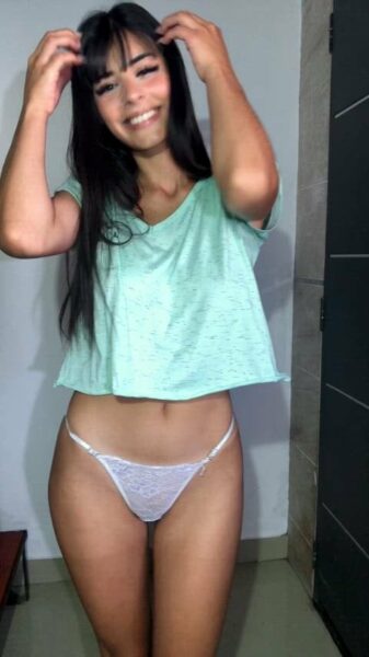 Geralqueen Petite Onlyfans Girl Nude Video Leaked – 12