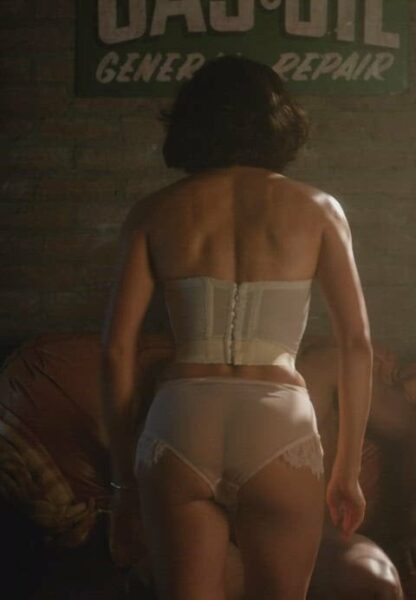 Jurnee Smollett great butt in Lovecraft Country (2021) – from