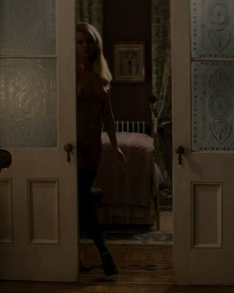 [Topless] Margot Robbie in The Wolf of Wall Street (2013)