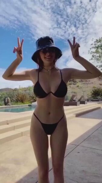 Larsen Thompson Nude Sexy Video Leaked – 27