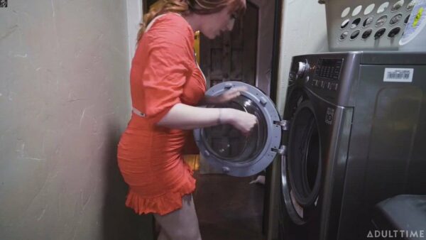 Stepmom’s Stuck In The Washer Again – Leaked Nude Porn