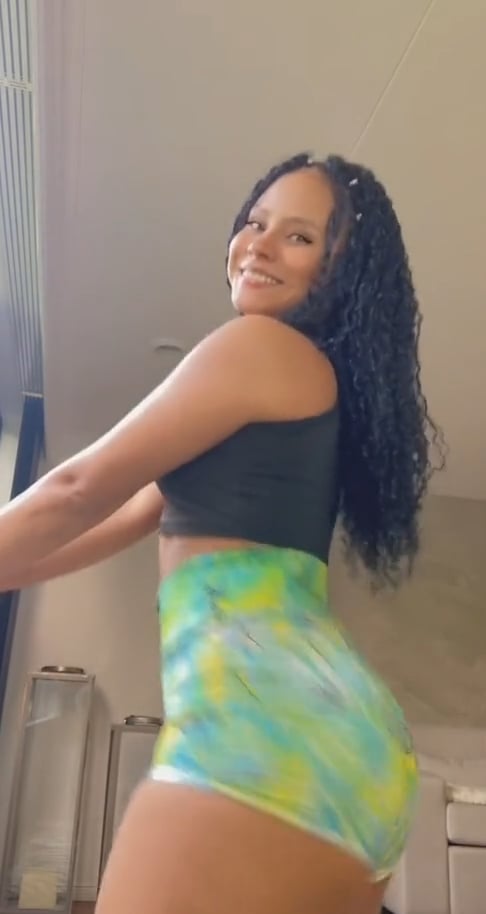 Emily (@ilovesmilinggg) on Insta – Onlyfans Girl Nude Sexy Video