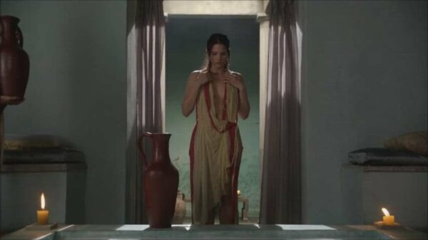 Lucy Lawless & Katrina Law – Spartacus Blood and Sand