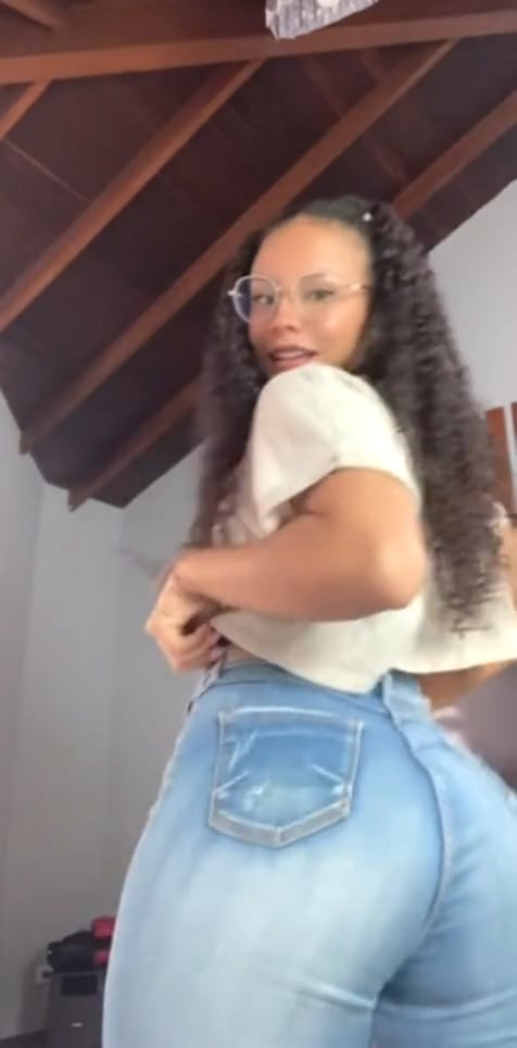 Emily (@ilovesmilinggg) on Insta – Onlyfans Girl Nude Sexy Video