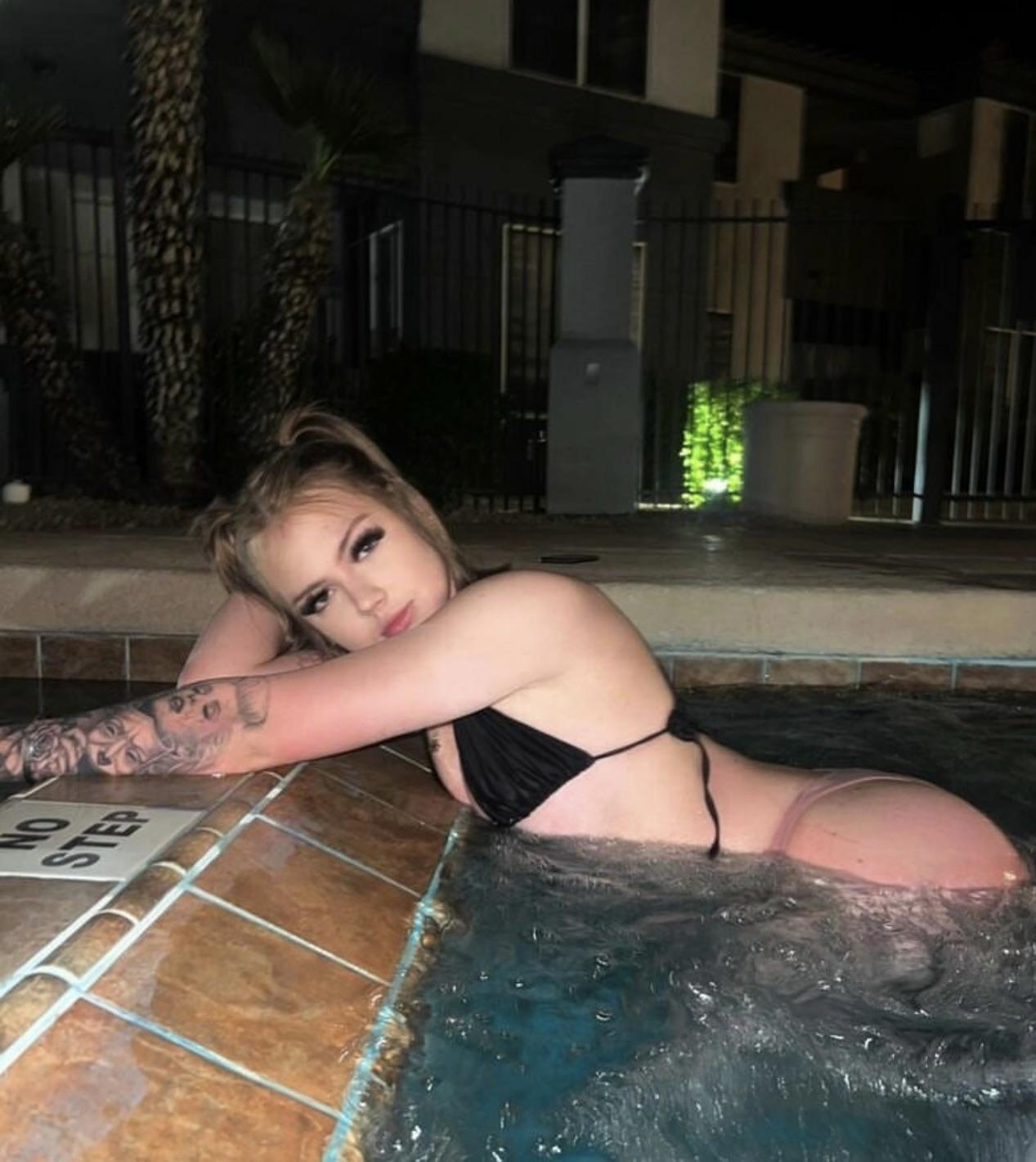 Who is she? – Onlyfans Girl Nude Sexy photos Leaked