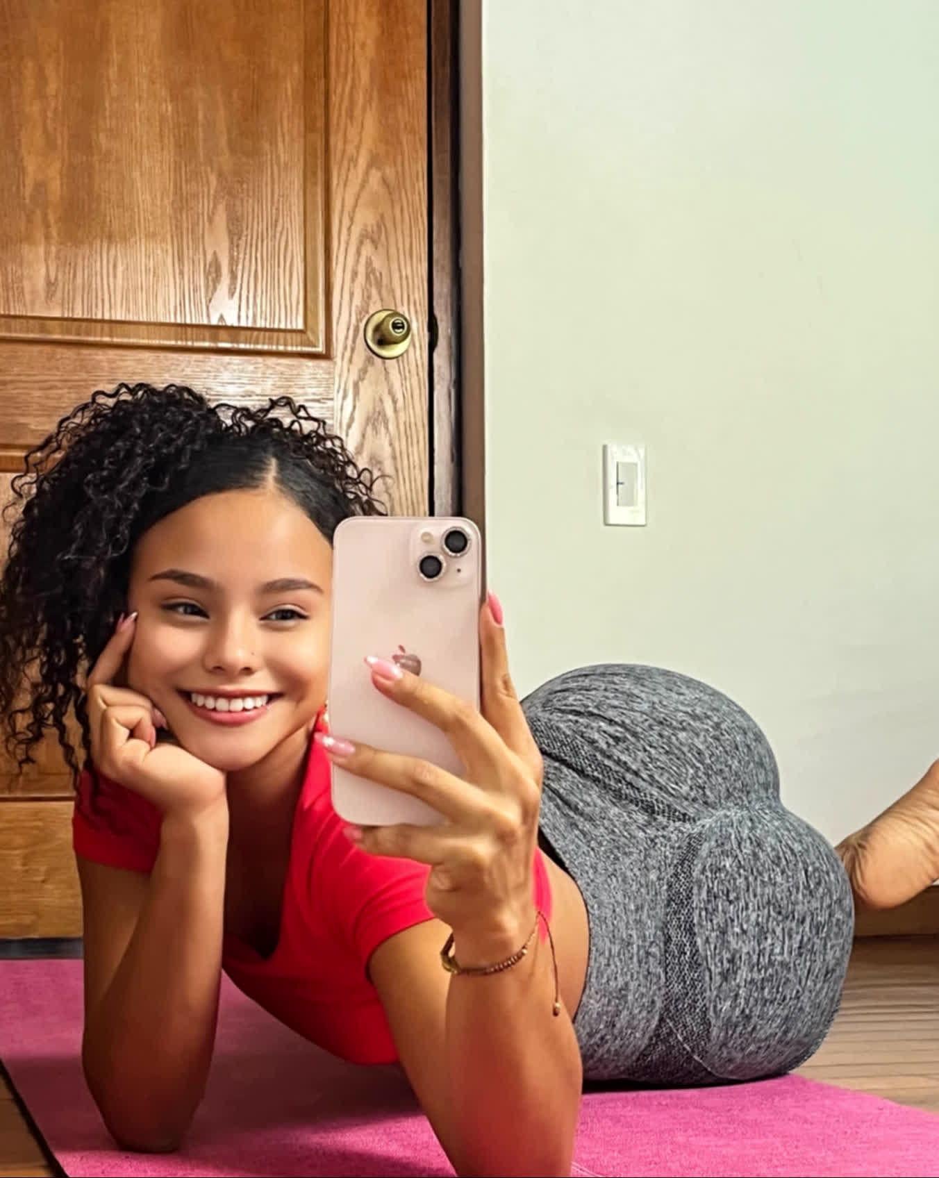 Emily (@ilovesmilinggg) on Insta – Onlyfans Girl Nude Sexy Photos