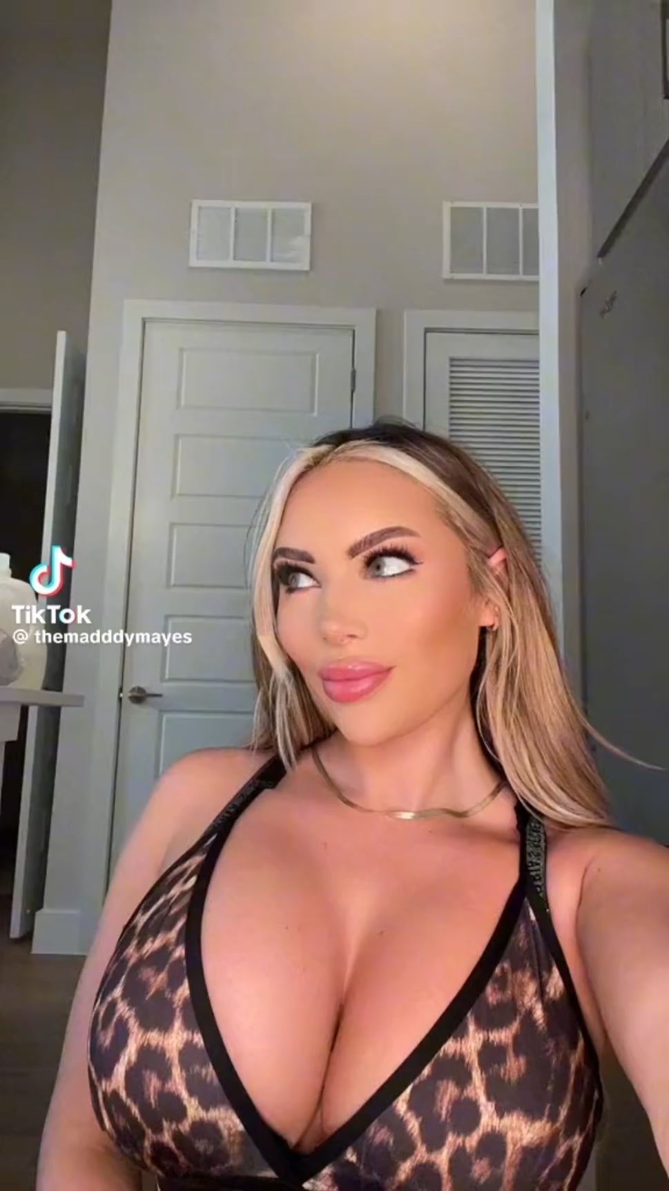 @themadddymayes on TikTok – Onlyfans Girl Nude Sexy Video Leaked