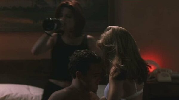 [Topless] Denise Richards – Wild Things (1998) – Nude Sex