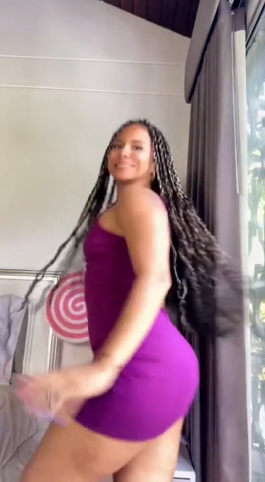 Emily (@ilovesmilinggg) on Insta – Onlyfans Girl Nude Sexy Video