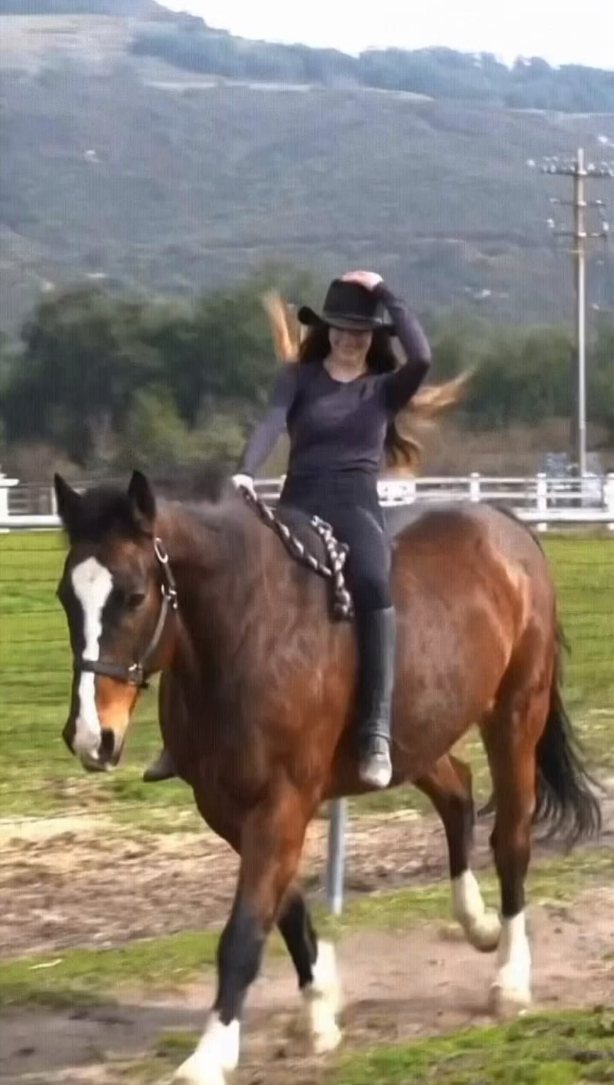 Mackenzie Foy riding Nude Sexy Video Leaked – 135