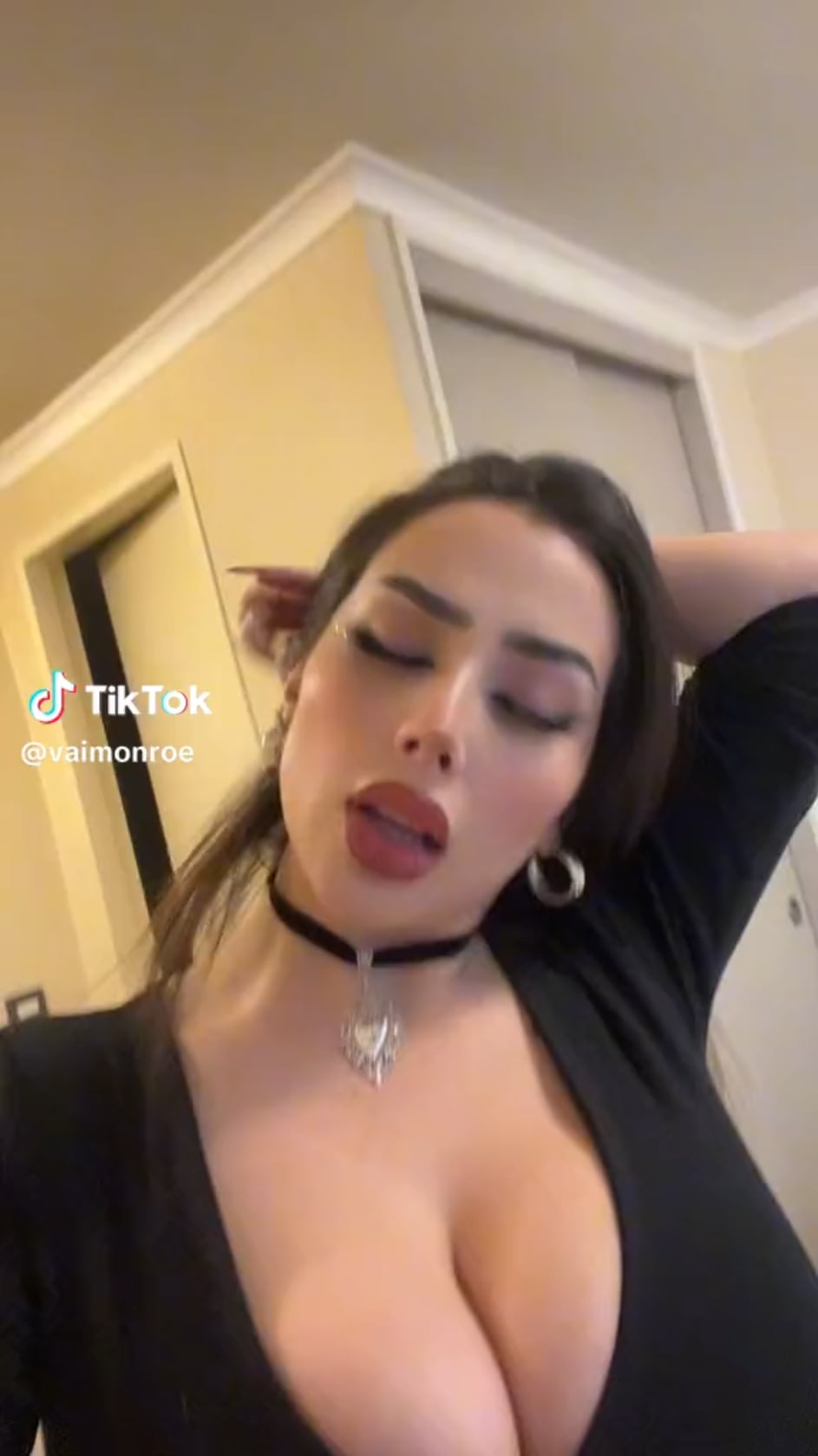 @vaimonroe on TikTok – Onlyfans Girl Nude Sexy Video Leaked