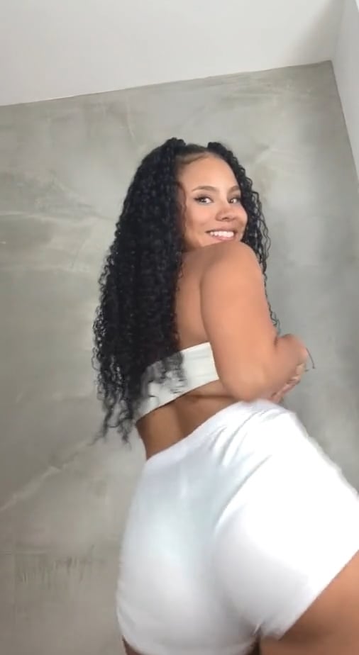 Emily (@ilovesmilinggg) on Insta – Onlyfans Girl Nude Sexy Video