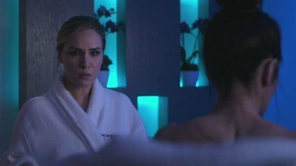 [Topless] Amber Goldfarb (with Sarah Shahi) in ‘Sex/Life’ s2e4 (2022)