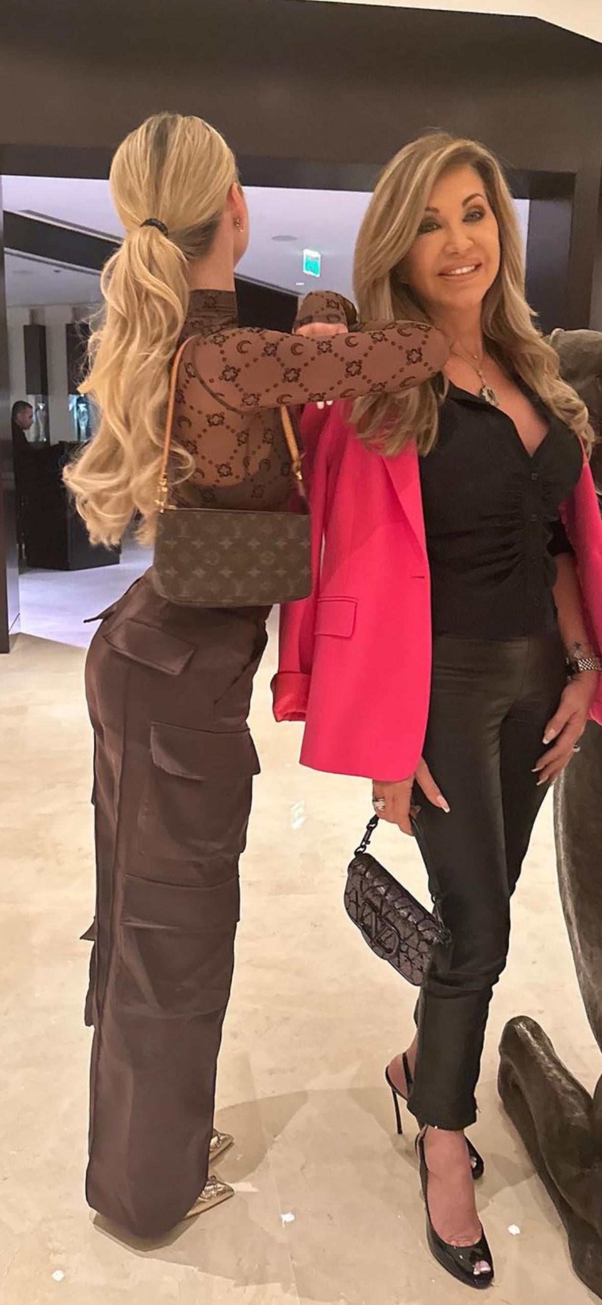 Shania & Carmen Geiss – Onlyfans Girl Nude Sexy Photos