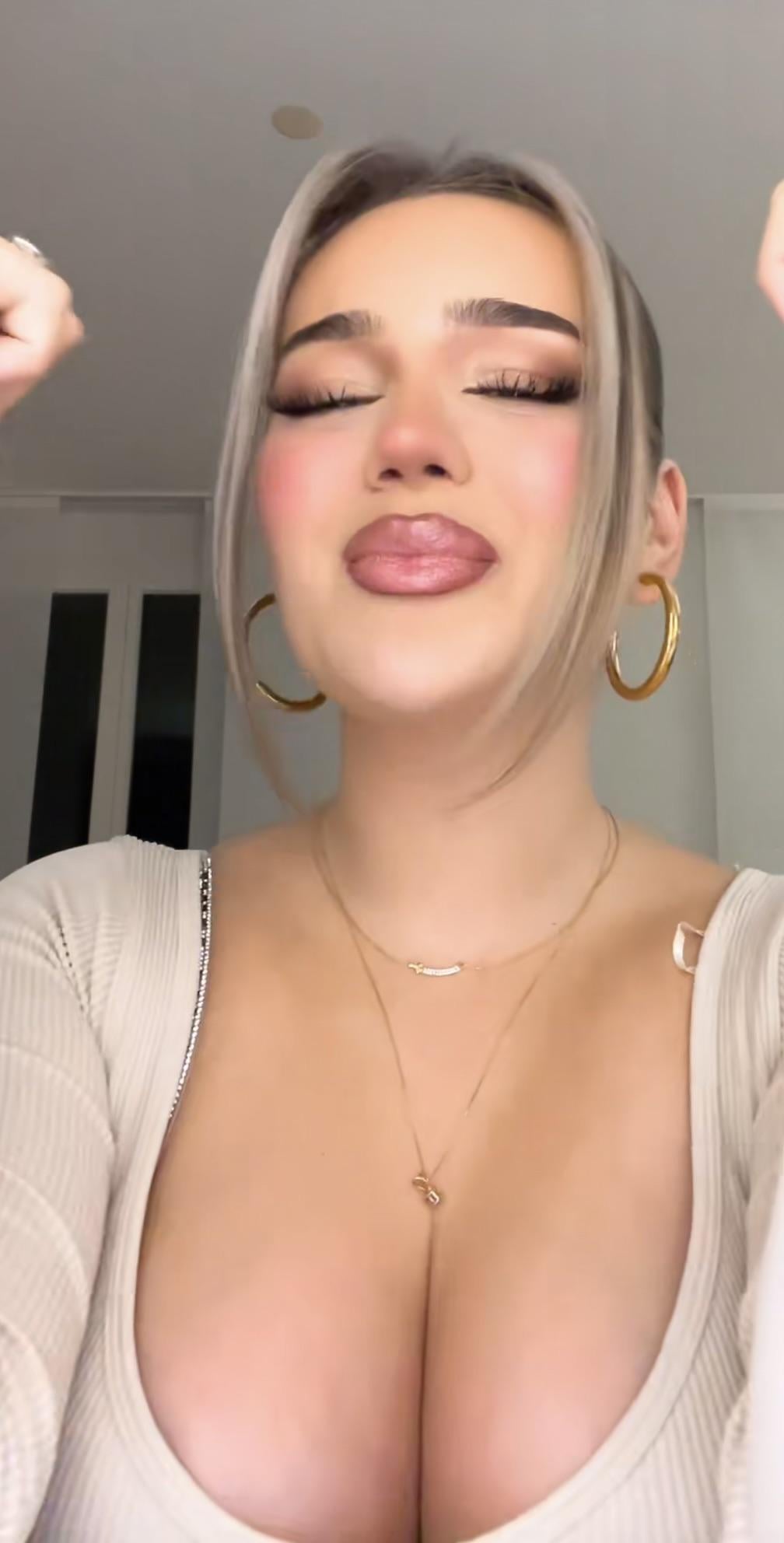 Dzana.yil (Dzzyzzle) – Onlyfans Girl Nude Sexy Photos Leaked –