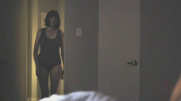 Kate Lyn Sheil & Riley Keough lesbian scene in The