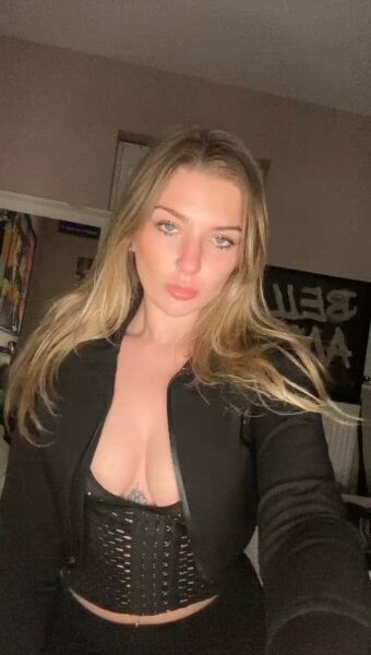 Striking-Possible681 Emo Girl Nude Porn Video Leaked – 5