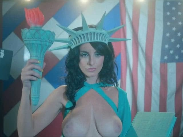 [Topless] [Bush] [Ass] Chelsea Brea in Minx (2023) S2E1 –