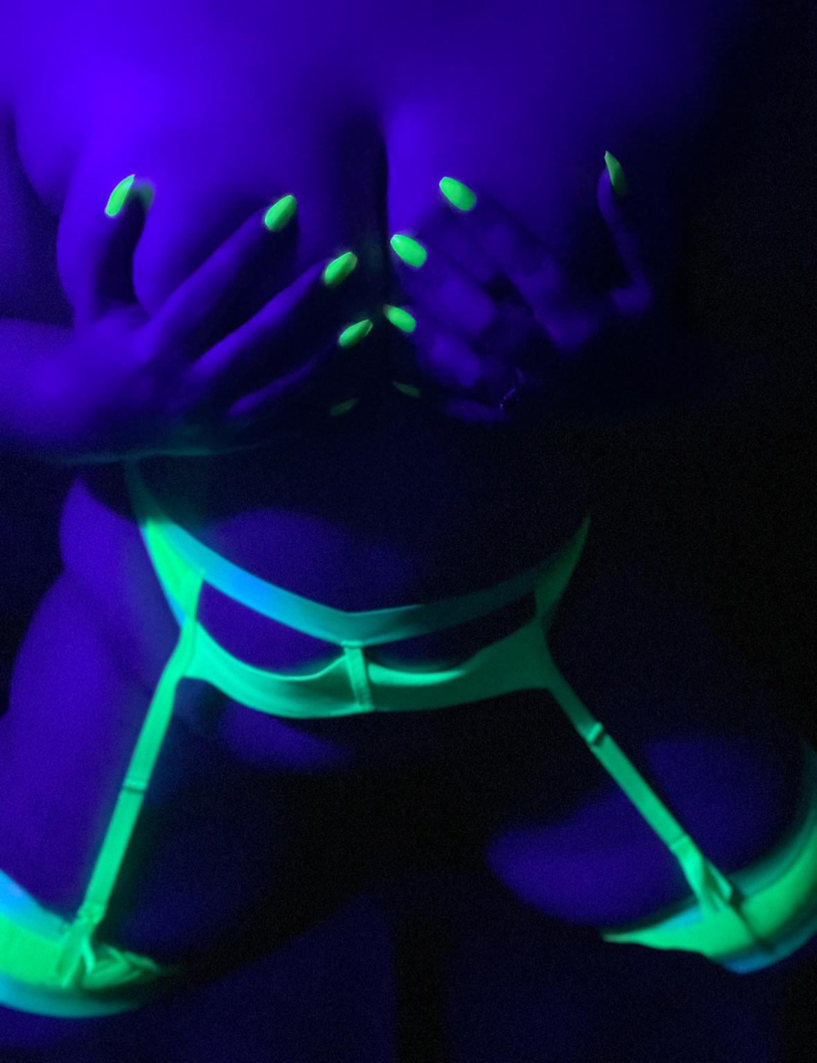 Friday night neon lights (@bellebordeaux3) [OnlyFans]