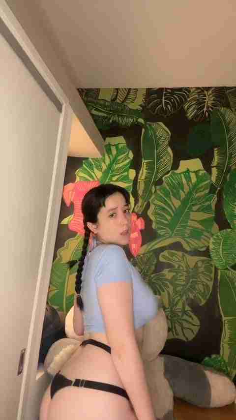 Cutee_Queen Showing Her Nude Ass – 3
