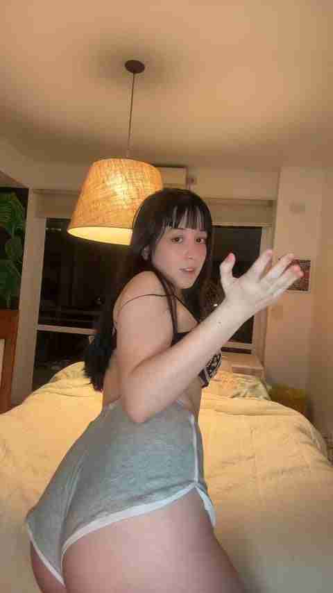Cutee_Queen Showing Her Nude Ass – 1